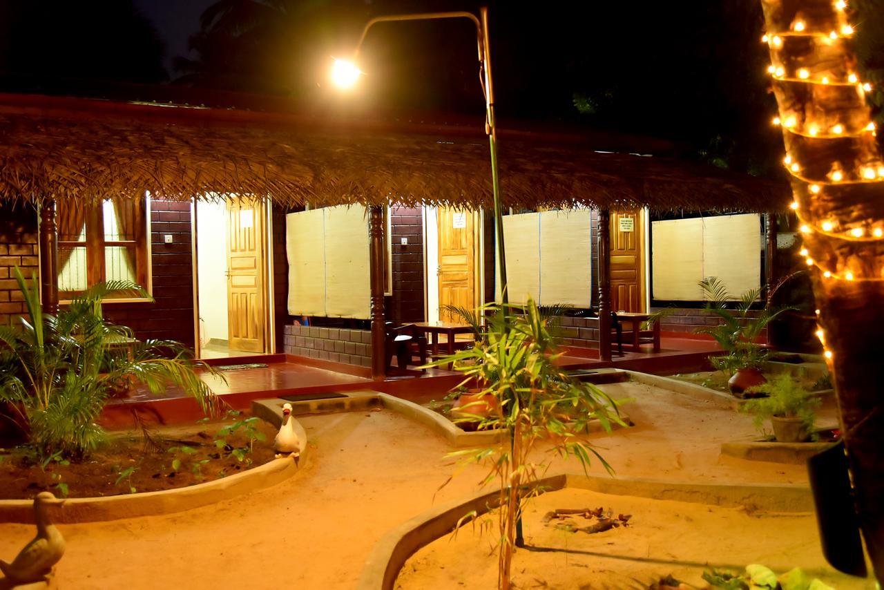 Naaval Beach Villa & Rooms Batticaloa Exteriér fotografie
